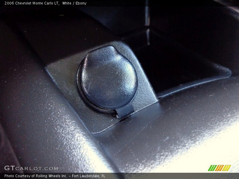 White / Ebony 2006 Chevrolet Monte Carlo LT