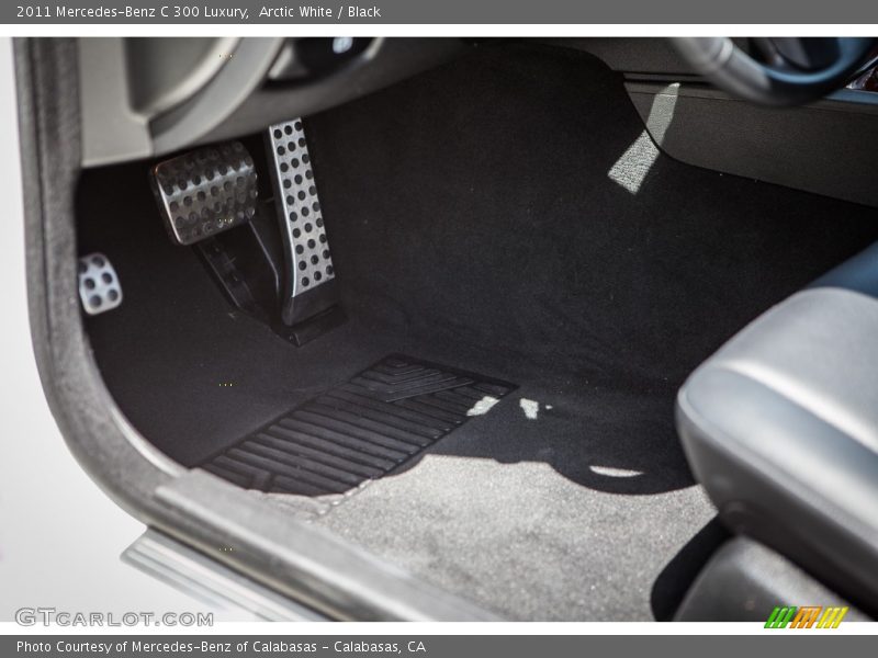 Arctic White / Black 2011 Mercedes-Benz C 300 Luxury