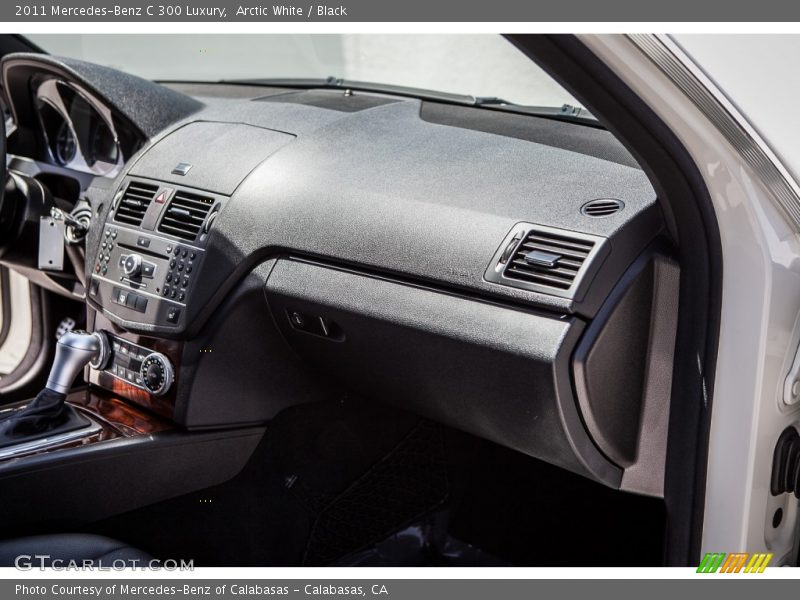 Arctic White / Black 2011 Mercedes-Benz C 300 Luxury