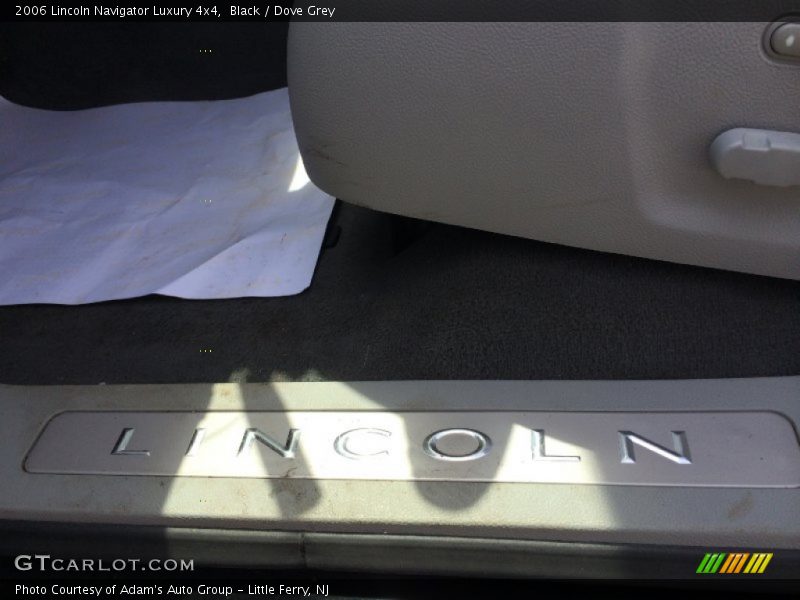 Black / Dove Grey 2006 Lincoln Navigator Luxury 4x4