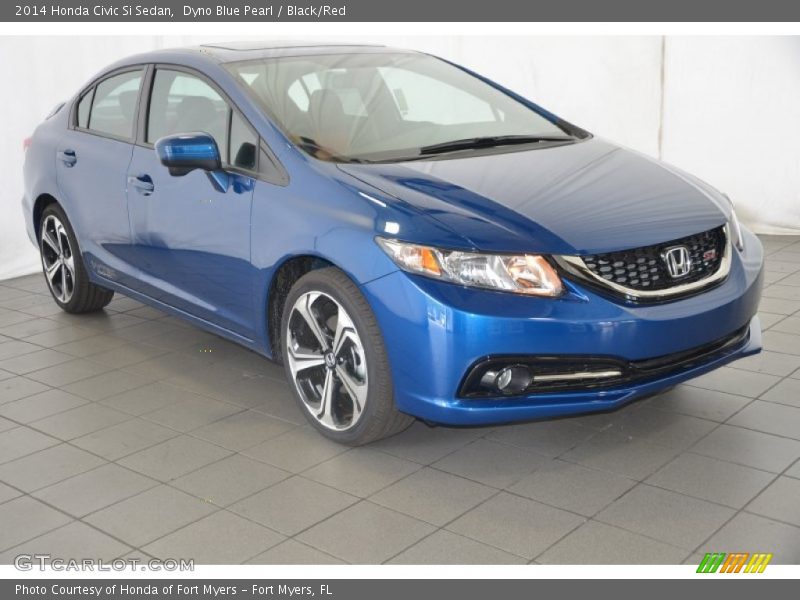 Front 3/4 View of 2014 Civic Si Sedan