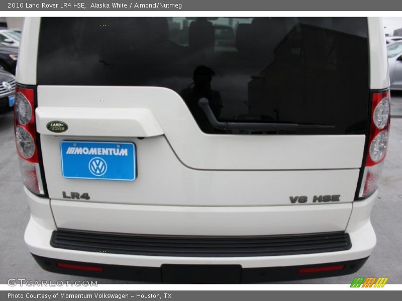 Alaska White / Almond/Nutmeg 2010 Land Rover LR4 HSE
