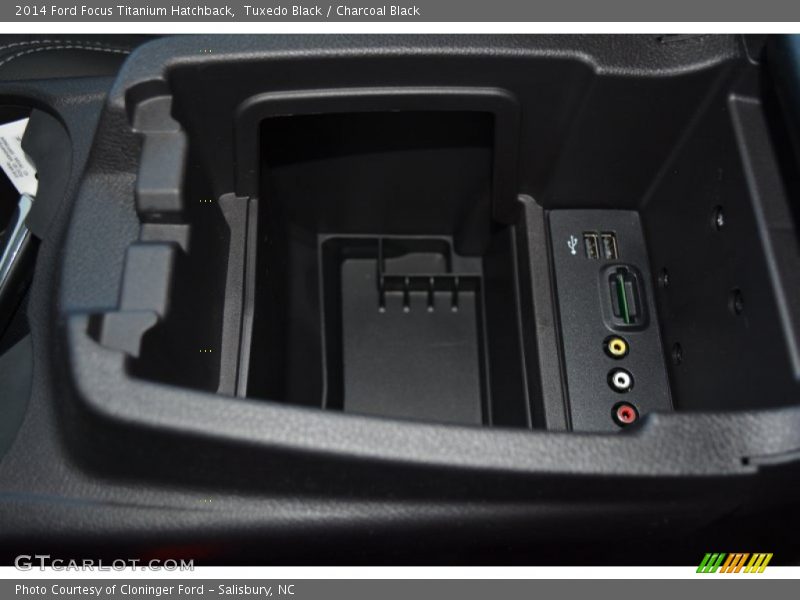 Tuxedo Black / Charcoal Black 2014 Ford Focus Titanium Hatchback