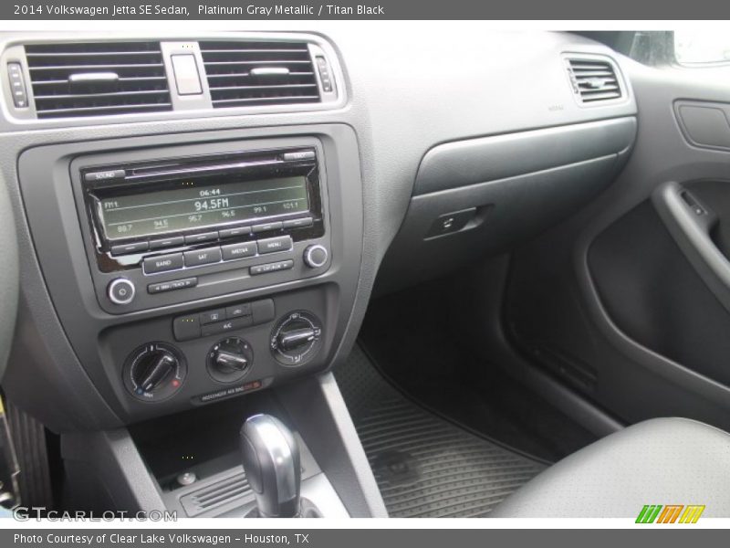 Platinum Gray Metallic / Titan Black 2014 Volkswagen Jetta SE Sedan