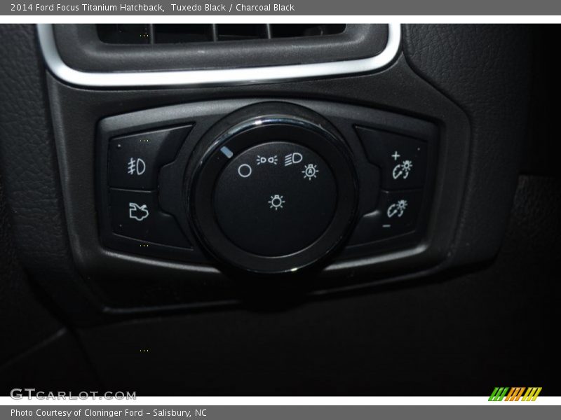Tuxedo Black / Charcoal Black 2014 Ford Focus Titanium Hatchback