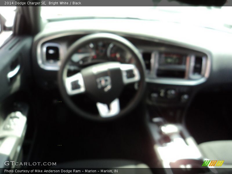Bright White / Black 2014 Dodge Charger SE