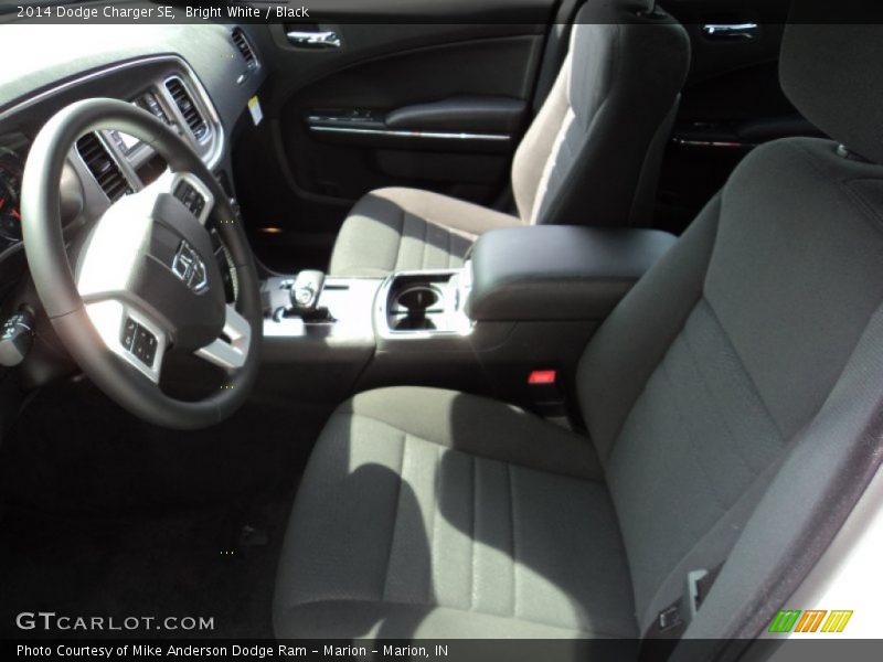 Bright White / Black 2014 Dodge Charger SE