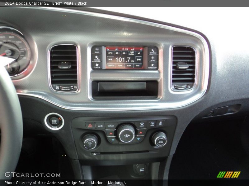 Bright White / Black 2014 Dodge Charger SE