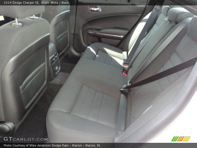 Bright White / Black 2014 Dodge Charger SE
