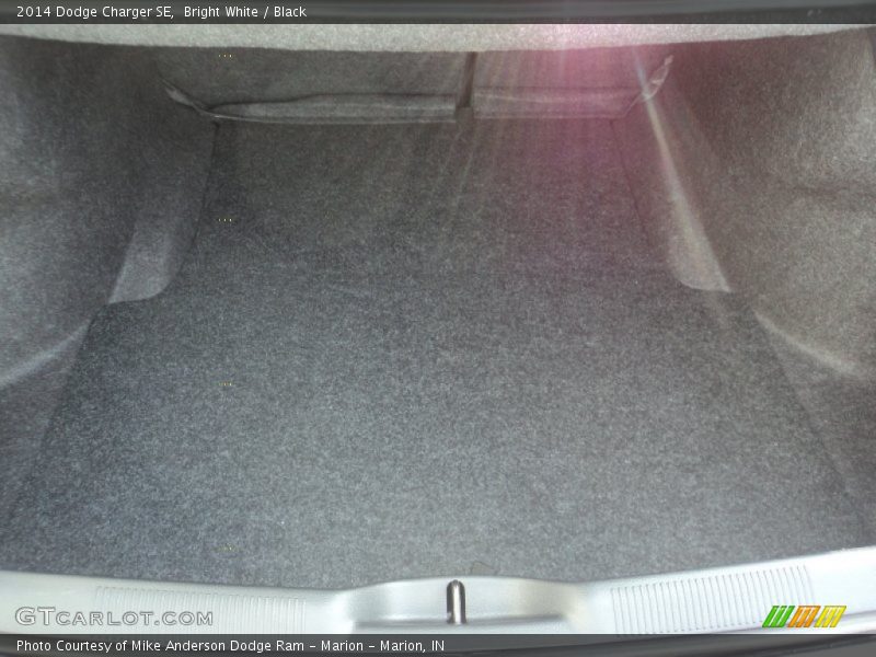 Bright White / Black 2014 Dodge Charger SE