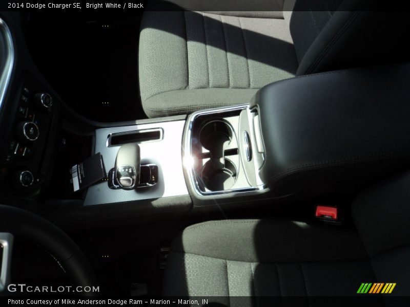 Bright White / Black 2014 Dodge Charger SE