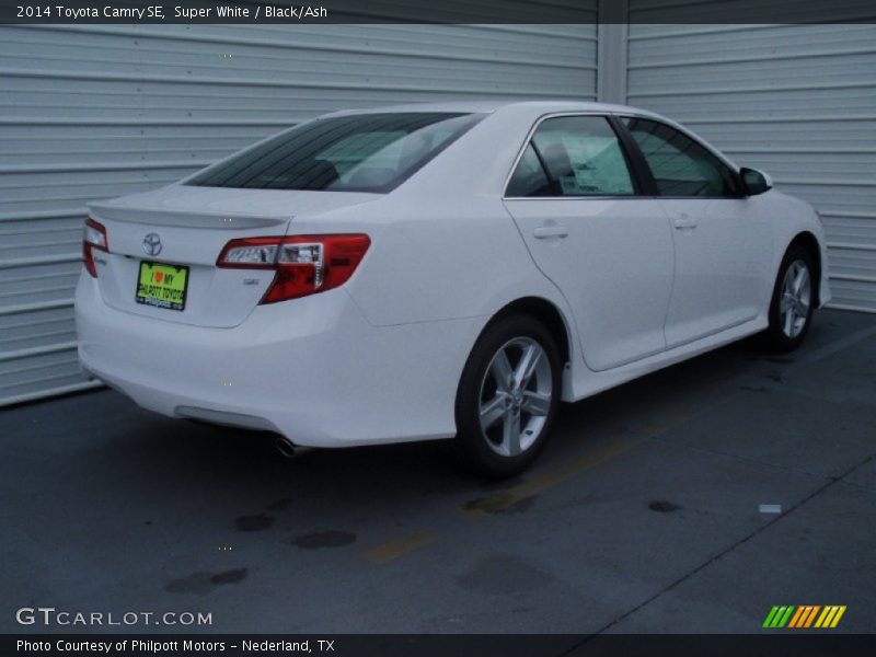 Super White / Black/Ash 2014 Toyota Camry SE