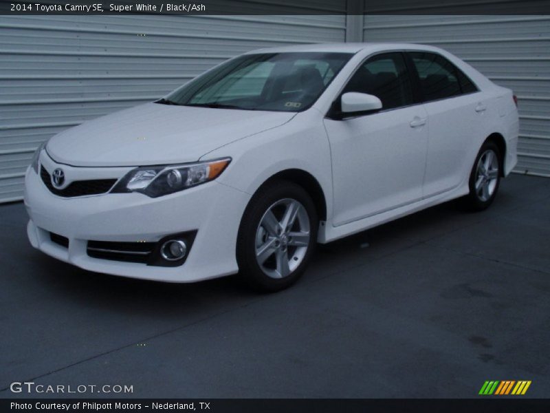 Super White / Black/Ash 2014 Toyota Camry SE