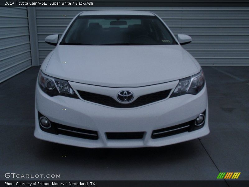Super White / Black/Ash 2014 Toyota Camry SE