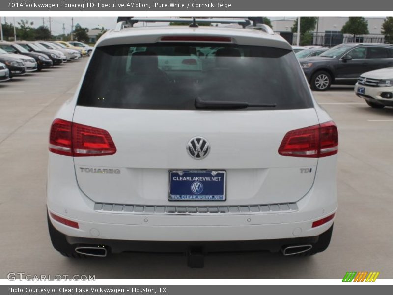 Pure White / Cornsilk Beige 2014 Volkswagen Touareg TDI Executive 4Motion