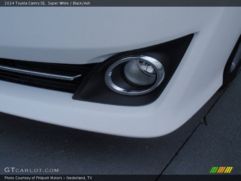 Super White / Black/Ash 2014 Toyota Camry SE