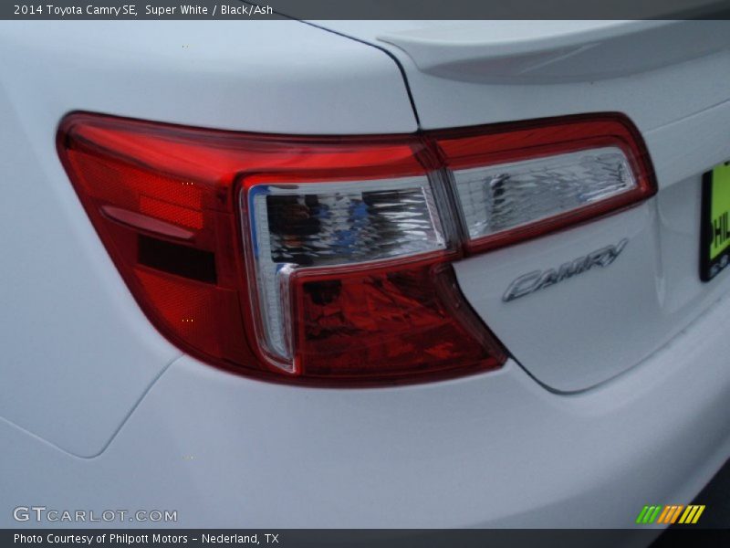 Super White / Black/Ash 2014 Toyota Camry SE