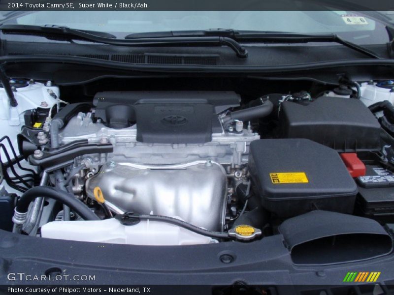 Super White / Black/Ash 2014 Toyota Camry SE