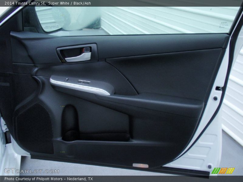 Super White / Black/Ash 2014 Toyota Camry SE