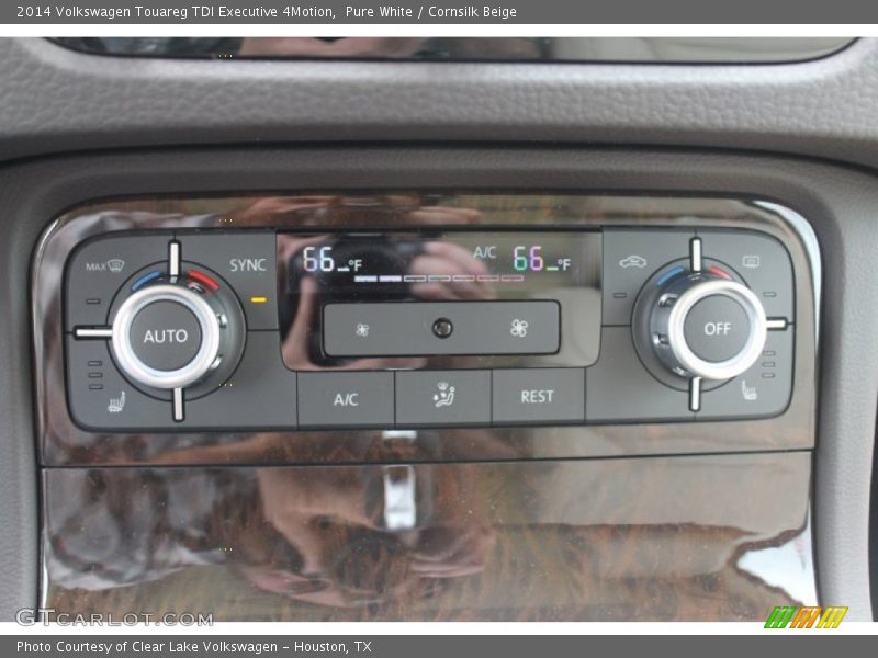 Pure White / Cornsilk Beige 2014 Volkswagen Touareg TDI Executive 4Motion