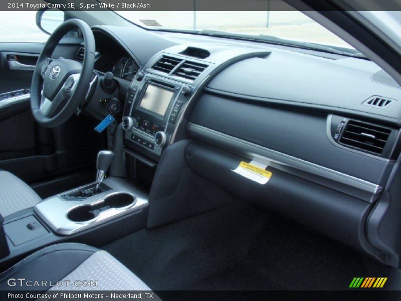 Super White / Black/Ash 2014 Toyota Camry SE