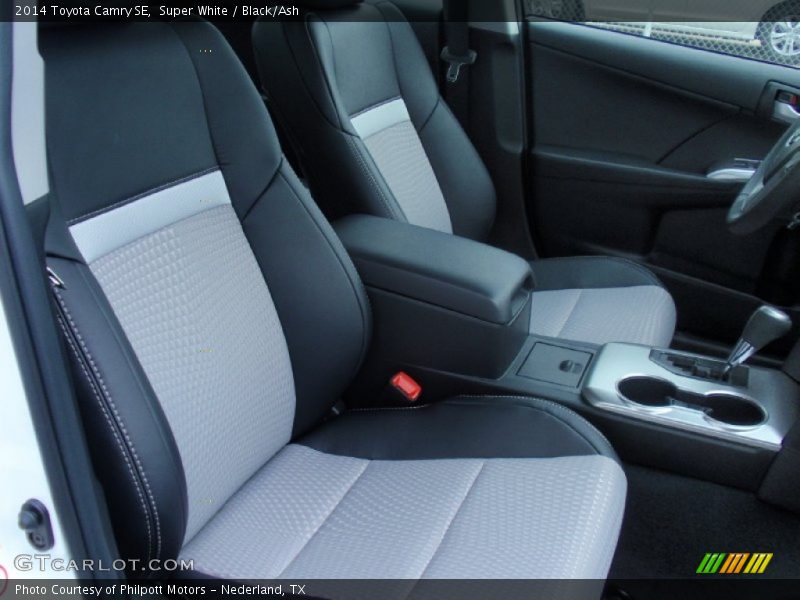 Super White / Black/Ash 2014 Toyota Camry SE