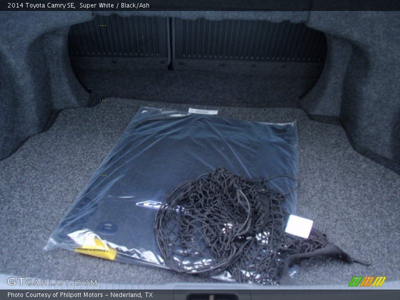 Super White / Black/Ash 2014 Toyota Camry SE