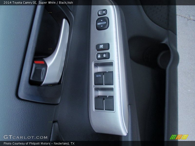 Super White / Black/Ash 2014 Toyota Camry SE