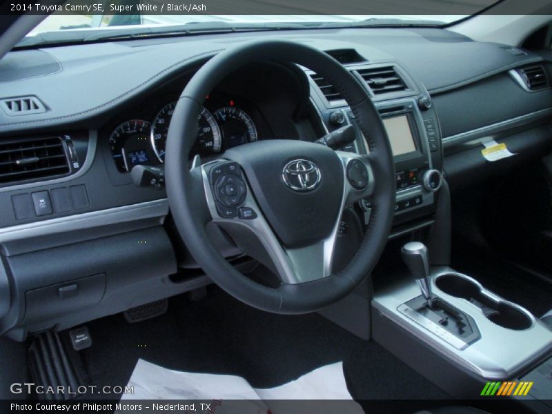 Super White / Black/Ash 2014 Toyota Camry SE