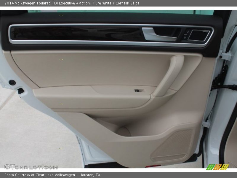Pure White / Cornsilk Beige 2014 Volkswagen Touareg TDI Executive 4Motion