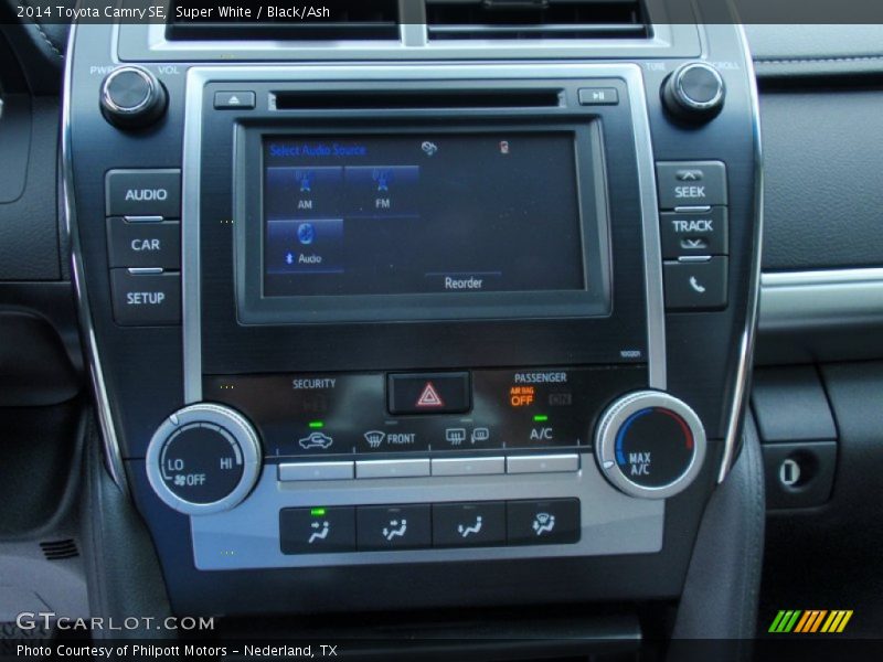Super White / Black/Ash 2014 Toyota Camry SE