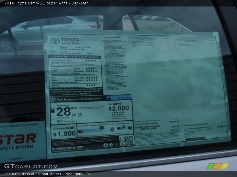Super White / Black/Ash 2014 Toyota Camry SE