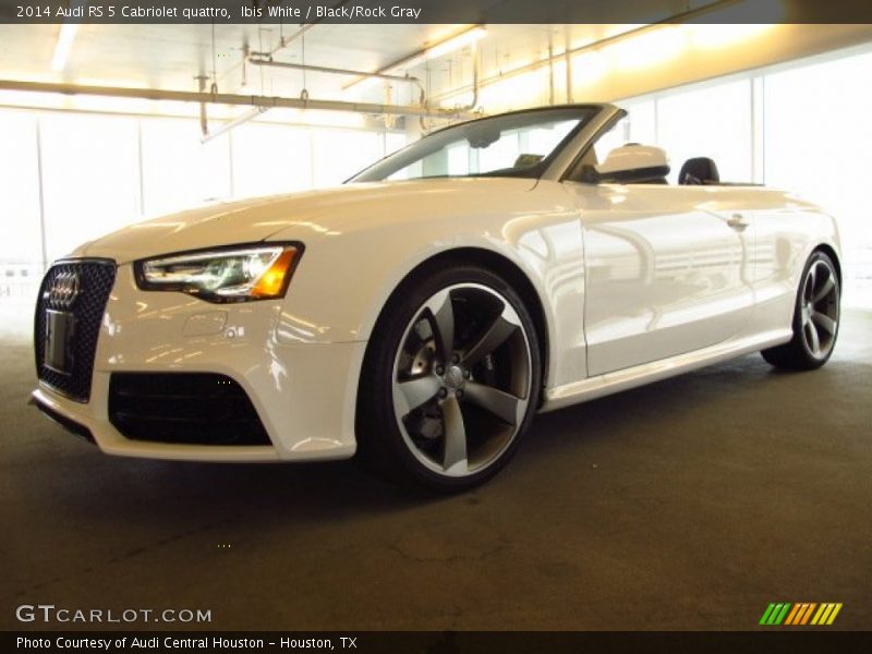 Front 3/4 View of 2014 RS 5 Cabriolet quattro
