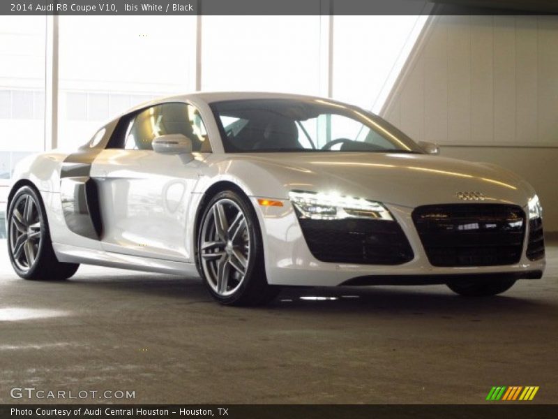 Ibis White / Black 2014 Audi R8 Coupe V10