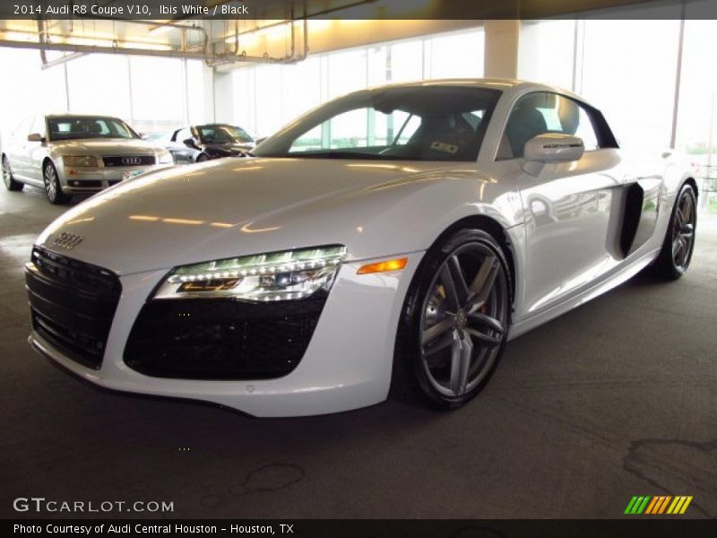 Ibis White / Black 2014 Audi R8 Coupe V10