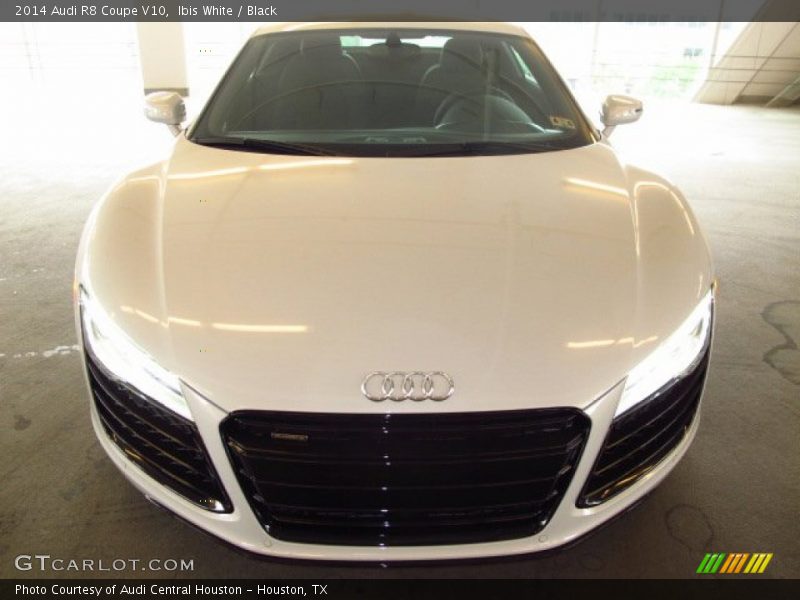 Ibis White / Black 2014 Audi R8 Coupe V10