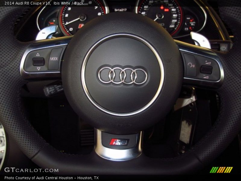 Ibis White / Black 2014 Audi R8 Coupe V10