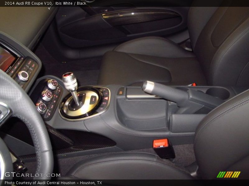 Ibis White / Black 2014 Audi R8 Coupe V10