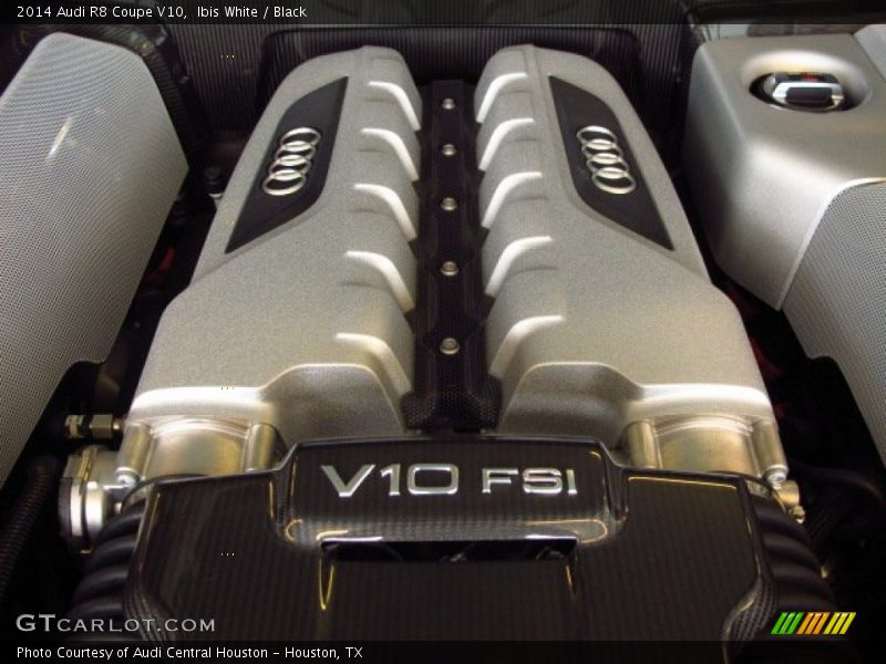 Ibis White / Black 2014 Audi R8 Coupe V10
