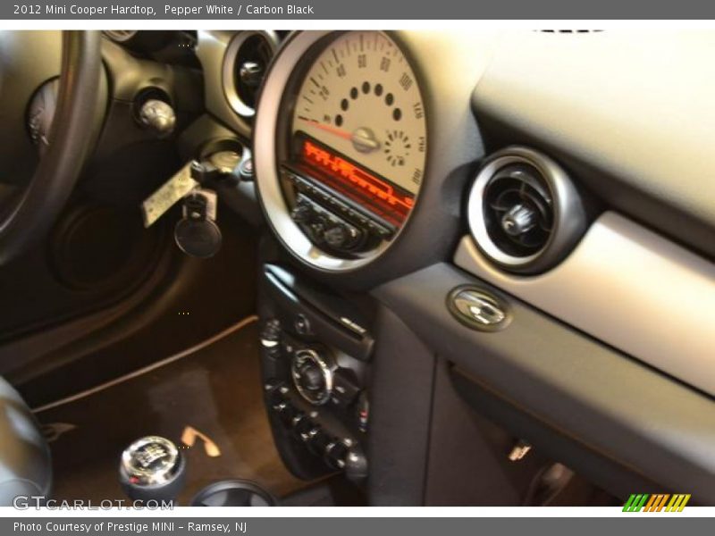 Pepper White / Carbon Black 2012 Mini Cooper Hardtop