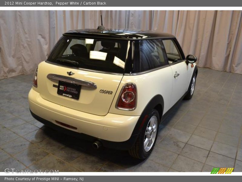 Pepper White / Carbon Black 2012 Mini Cooper Hardtop
