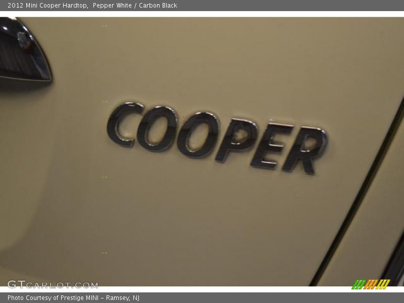 Pepper White / Carbon Black 2012 Mini Cooper Hardtop
