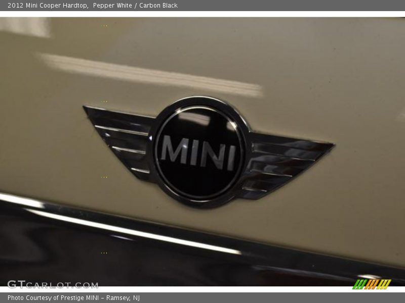 Pepper White / Carbon Black 2012 Mini Cooper Hardtop