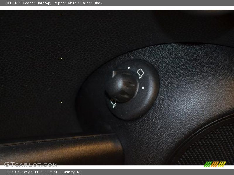 Pepper White / Carbon Black 2012 Mini Cooper Hardtop