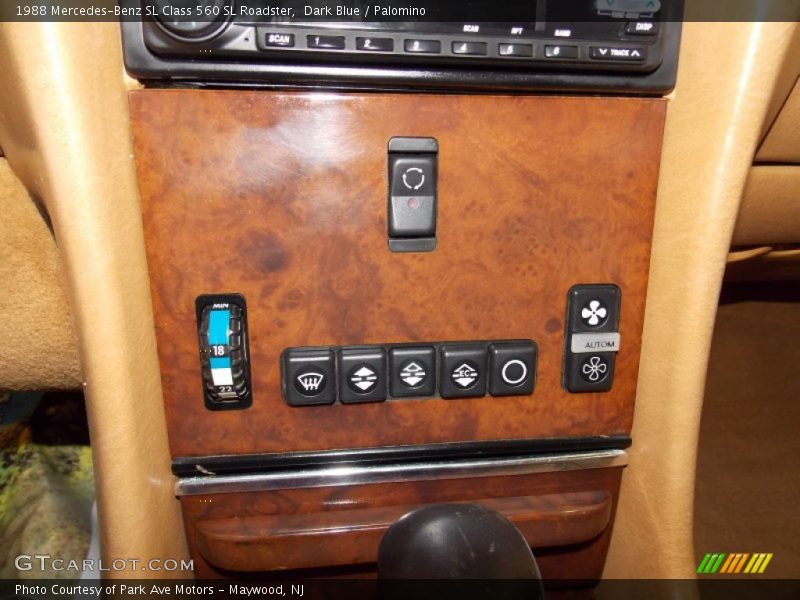 Controls of 1988 SL Class 560 SL Roadster