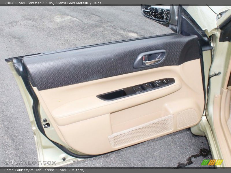 Sierra Gold Metallic / Beige 2004 Subaru Forester 2.5 XS