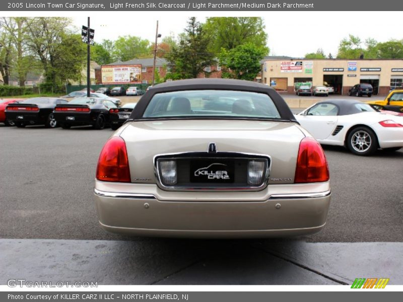 Light French Silk Clearcoat / Light Parchment/Medium Dark Parchment 2005 Lincoln Town Car Signature