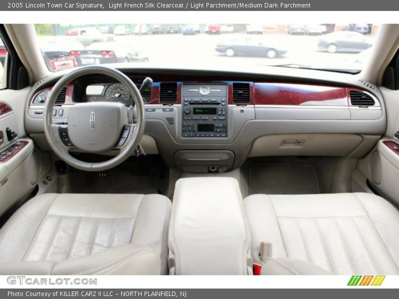 Light French Silk Clearcoat / Light Parchment/Medium Dark Parchment 2005 Lincoln Town Car Signature