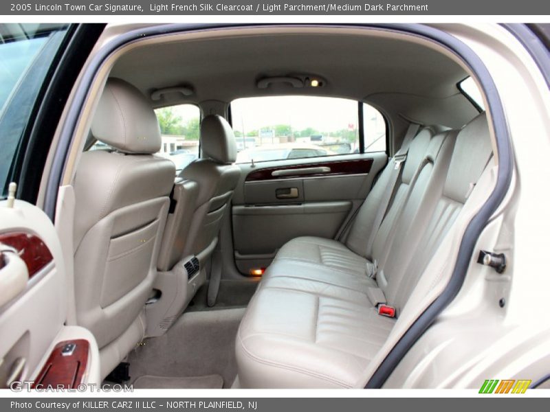 Light French Silk Clearcoat / Light Parchment/Medium Dark Parchment 2005 Lincoln Town Car Signature