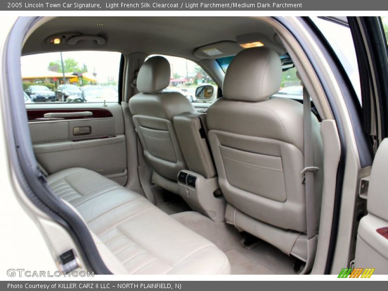 Light French Silk Clearcoat / Light Parchment/Medium Dark Parchment 2005 Lincoln Town Car Signature